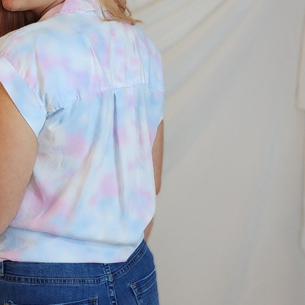 Cute top - Picture 3 of 3